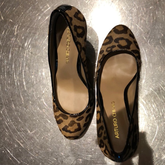 Shoes - Picture 2 of 3